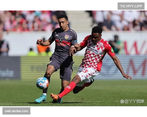 斯图加特主帅赛前确认,将延续4-2-3-1阵型应对法兰克福 斯图加特主帅赛前确认,将延续4-2-3-1阵型应对法兰克福